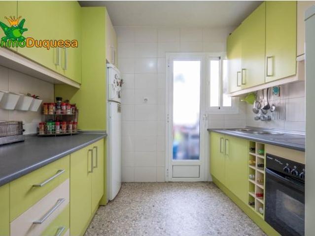 Piso de 3 dorm. en Cartuja. con plaza de aparcamiento