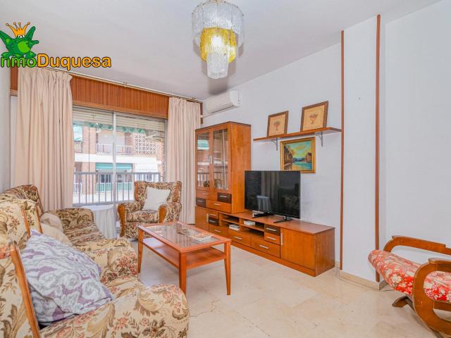 Piso de 3 Dorm. junto al Hospital de Traumatología. Con Parking incluido
