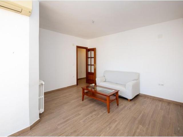 Piso de 3 dorm. Junto Calle Alhamar
