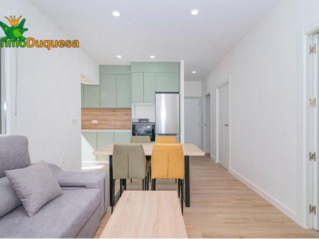 Piso de 3 dorm. REFORMADO junto al Parque Almunia. Con PATIO TERRAZA de 25 m2