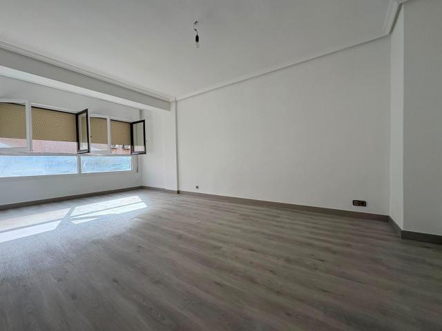 Piso de 3 Dormitorios con Garaje y Trastero en Carrús, Elche