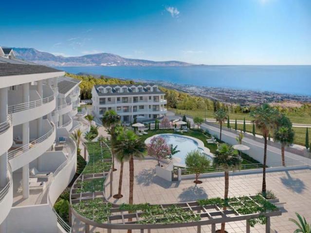 Piso de 3 dormitorios con gran terraza, piscina, gimnasio y parking cerca de la playa