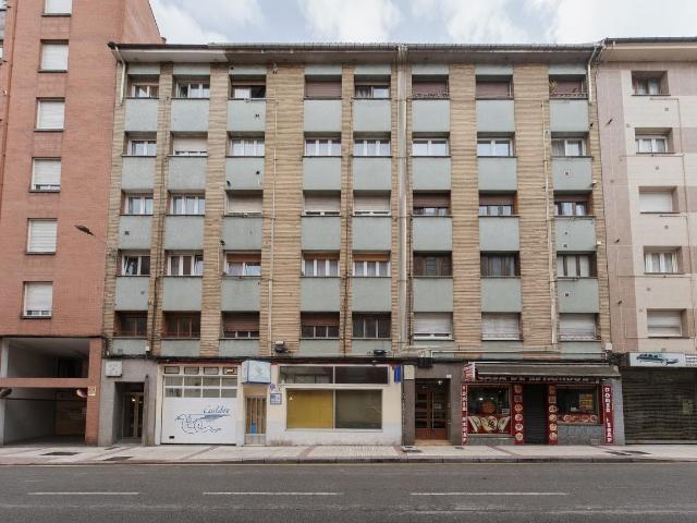 Piso de 3 dormitorios con patio de uso y disfrute privativo de 60 m2 en Severo Ochoa, Gijón