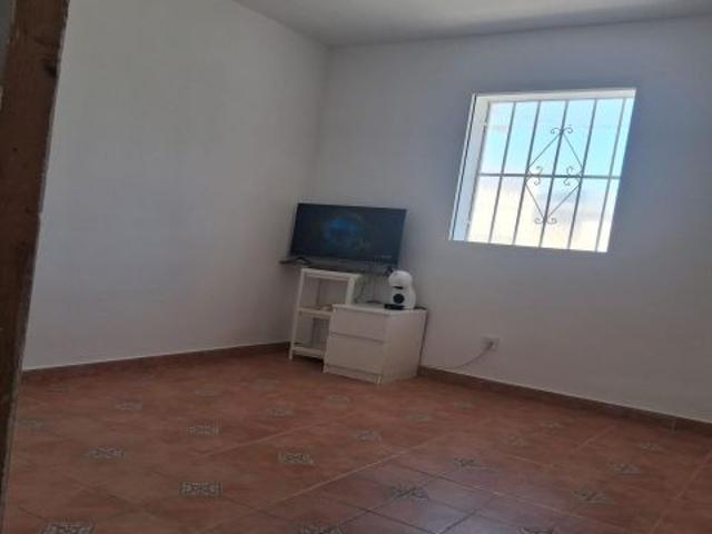 Piso de 3 dormitorios con terraza – 129.900 €