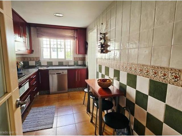 Piso de 3 dormitorios con terraza a doble altura, garaje y trastero
