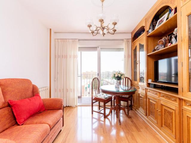 Piso de 3 Dormitorios con Terraza, Ascensor y Garaje en Alcorcón
