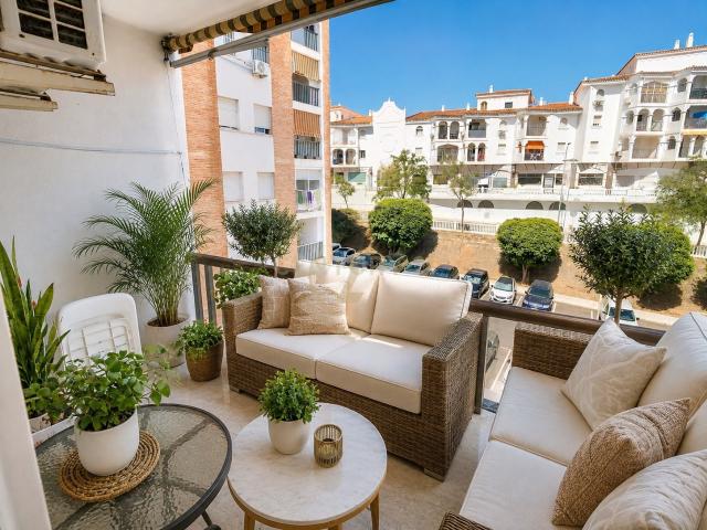 Piso de 3 dormitorios con terraza, garaje y piscina junto al Parque de la Paloma