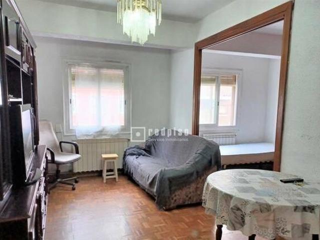 PISO DE 3 DORMITORIOS CON TERRAZA Y ASCENSOR