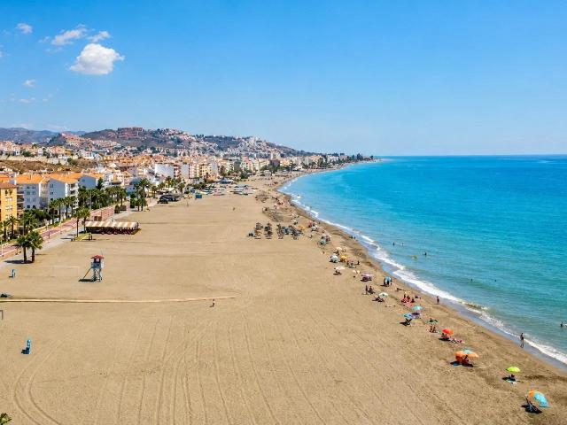 PISO DE 3 DORMITORIOS CERCA DEL MAR EN RINCON DE LA VICTORIA