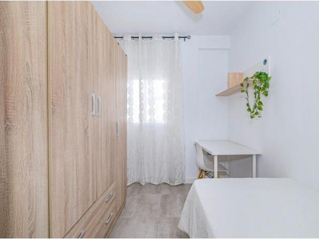 PISO DE 3 DORMITORIOS EN CERRILLO DE MARACENA TOTALMENTE REFORMADO Y EQUIPADO