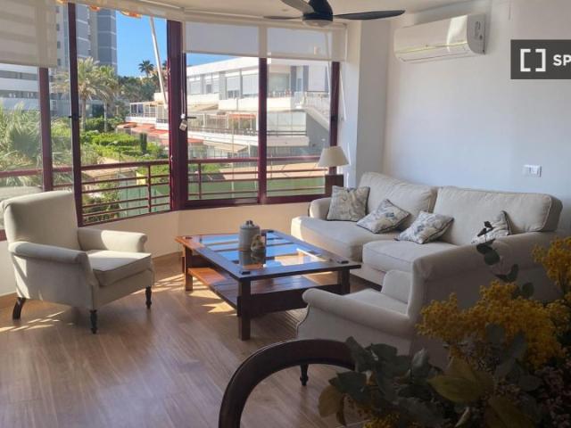 Piso de 3 habitaciones en alquiler en Alicante