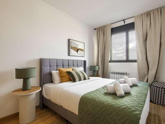 Piso de 3 dormitorios en alquiler en Valdefuentes, Madrid
