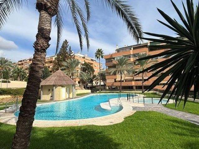 PISO DE 3 DORMITORIOS EN EL PINILLO CON TERRAZA Y PISCINA