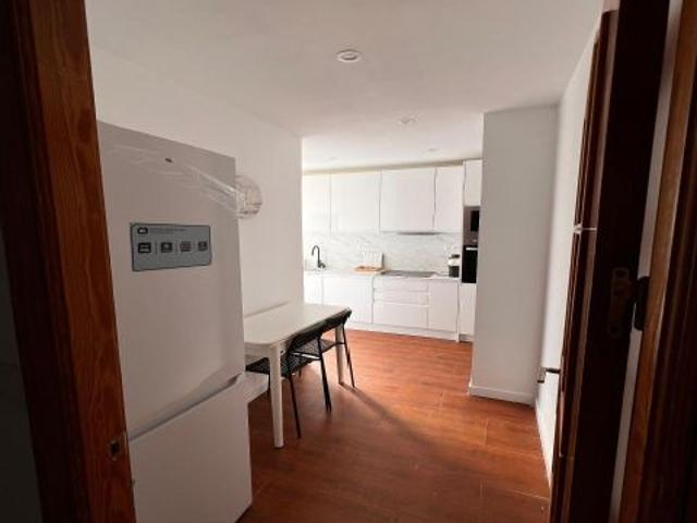 Piso de 3 dormitorios en octava planta en Gamarra, Málaga Centro