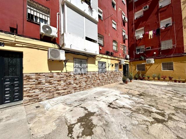 PISO DE 3 DORMITORIOS EN SEVILLA – BARRIO DE LOS PÁJAROS CON ESPACIO EXTERIOR