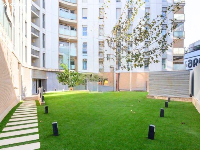 Piso de 3 dormitorios junto al Arena con terraza, piscina y garaje