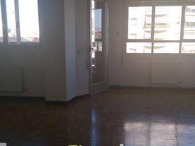 Piso de 3 dormitorios sin amueblar Zona Plaza del Pilar