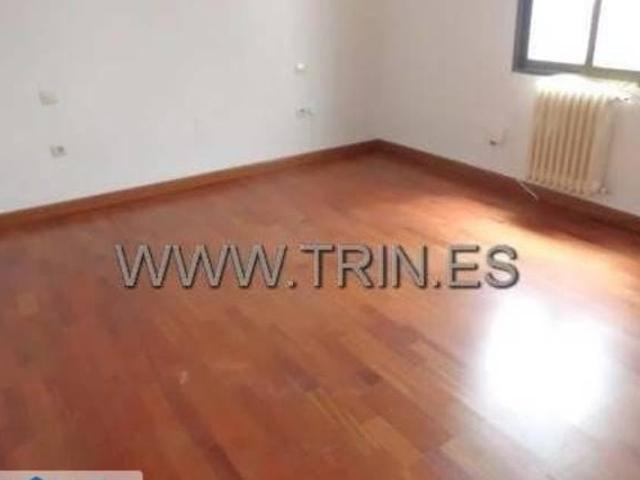 Piso de 3 dormitorios sin amueblar