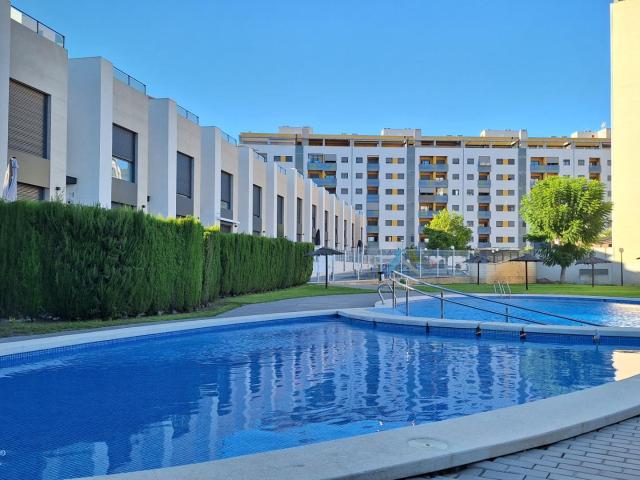 Piso de 3 dormitorios y 2 baños con Piscina Comunitaria en Cabezo de Torres