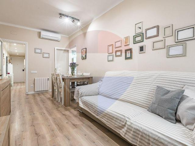 Piso de 3 habitaciones con ascensor y terraza en Vila de Gràcia