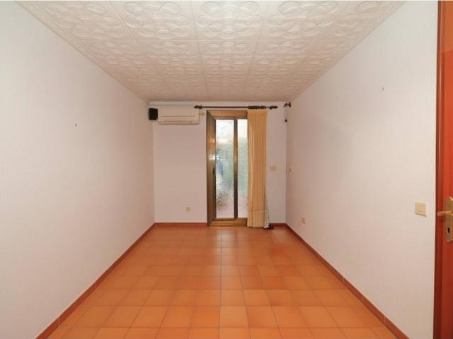 Piso de 3 habitaciones con balcón y ascensor Poble Sec