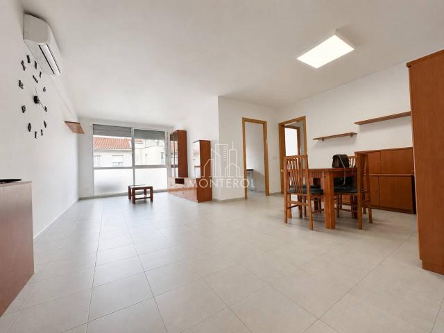 Piso de 3 habitaciones con parking junto a Terrassa Estación