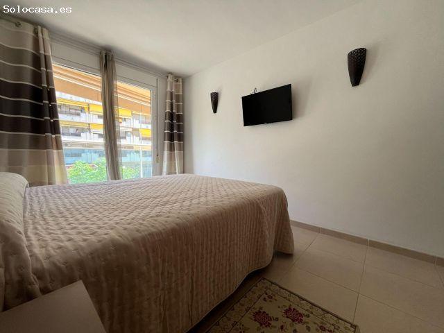 Piso de 3 habitaciones con piscina y vistas al mar en La Pineda