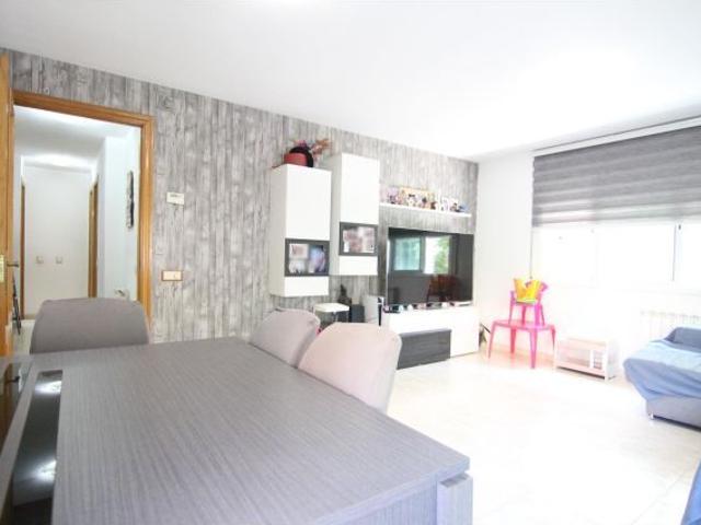 Piso de 3 habitaciones con plaza de aparcamiento en Rambla de Catalunya – Olesa de Montserrat