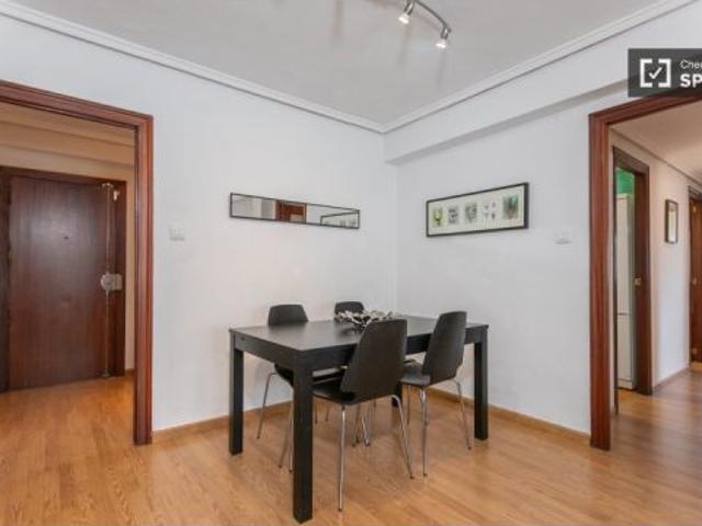 Piso de 3 habitaciones en alquiler a profesionales en Quatre Carreres