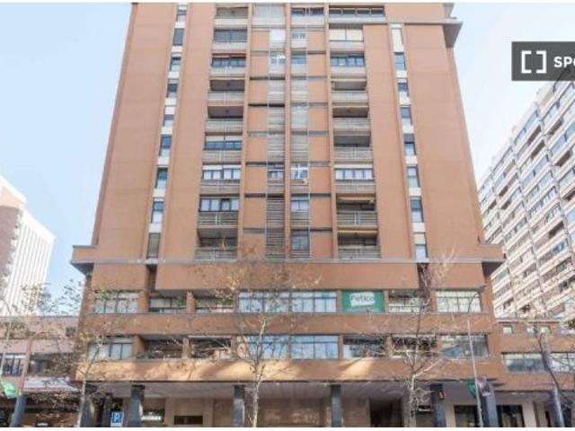 Piso de 3 habitaciones en alquiler en Cuatro Caminos, apto para profesionales o estudiantes