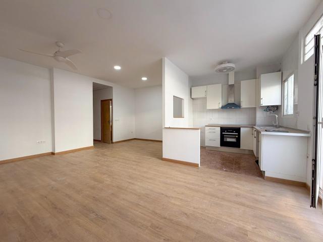Piso de 3 habitaciones en alquiler en Calle Císcar