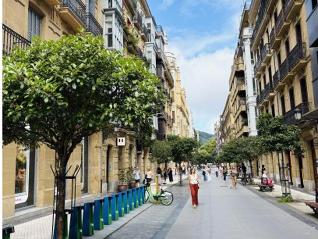 Piso de 3 habitaciones en alquiler en Centro, San Sebastián