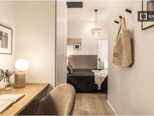 Piso de 3 habitaciones en alquiler en Cortes, Madrid