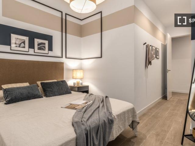 Apartamento de 3 dormitorios en alquiler en Cortes, Madrid