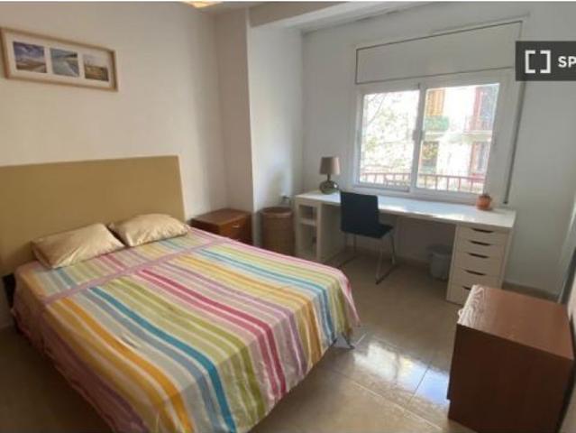 Piso de 3 habitaciones en alquiler en El Camp de l' Arpa del Clot, gastos incluidos