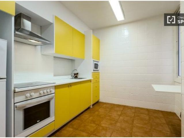 Piso de 3 habitaciones en alquiler en El Gòtic