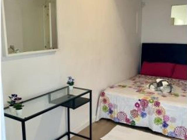 Piso de 3 habitaciones en alquiler en El Poble Sec, gastos incluidos