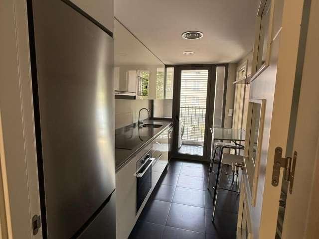 Piso de 3 habitaciones en alquiler en Embajadores, Madrid