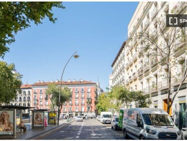 Piso de 3 habitaciones en alquiler en Embajadores, Madrid, sin mascotas
