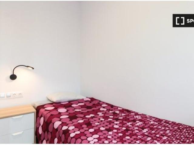 Piso de 3 habitaciones en alquiler en La Torrassa para profesionales y estudiantes, no parejas ni fa