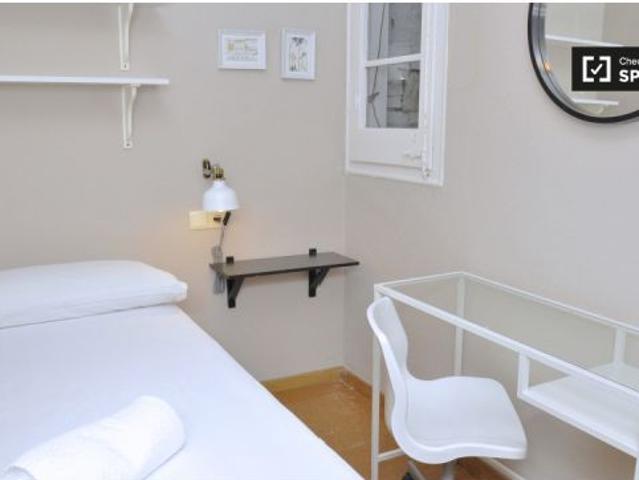 Piso de 3 habitaciones en alquiler en Sants Badal, disponible para profesionales y estudiantes