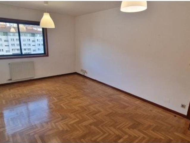 PISO DE 3 HABITACIONES EN AREA CENTRAL