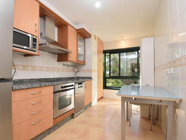 PISO DE 3 HABITACIONES EN EL CENTRO DE CAMBRE