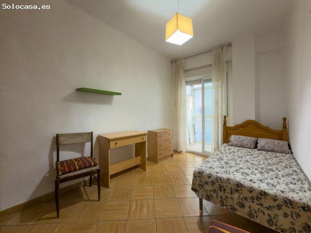 Piso de 3 habitaciones para estudiantes listo para el curso. Luz, balcón y a un paso de tu facultad
