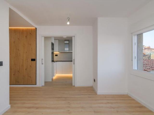 Piso de 3 habitaciones reformado al lado del Colegio Oms i de Prat