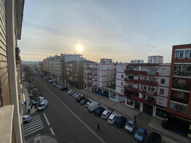 PISO DE 4 DORMITORIOS, 2 BAÑOS Y PLAZA DE GARAJE EN SAN ROQUE