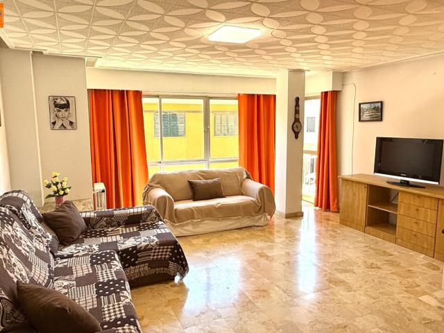 PISO DE 4 DORMITORIOS CON TERRAZA EN S´OLIVERA