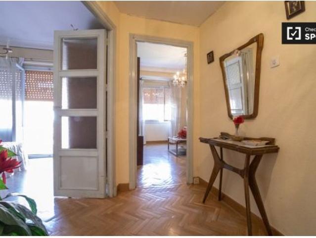 Piso de 4 dormitorios en alquiler en Bellas Vistas, Madrid