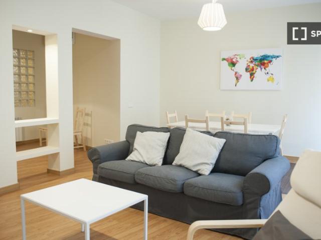 Piso de 4 habitaciones en alquiler en Sol, Madrid