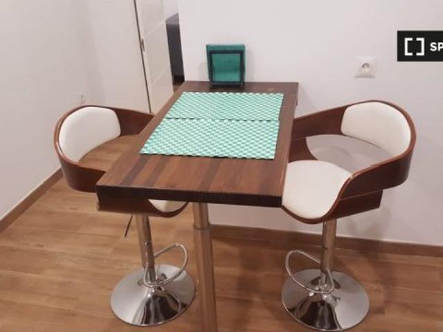 Piso de 4 dormitorios en alquiler en San Matías Realejo, Granada, gastos incluidos